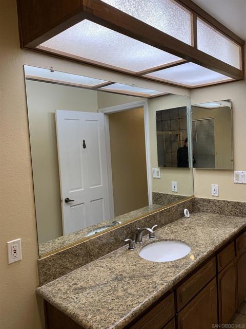 9109 Huntley Road, Fallbrook CA: https://media.crmls.org/mediaz/5b3f9234-4922-428f-8249-7ba3bd37b4cc.jpg