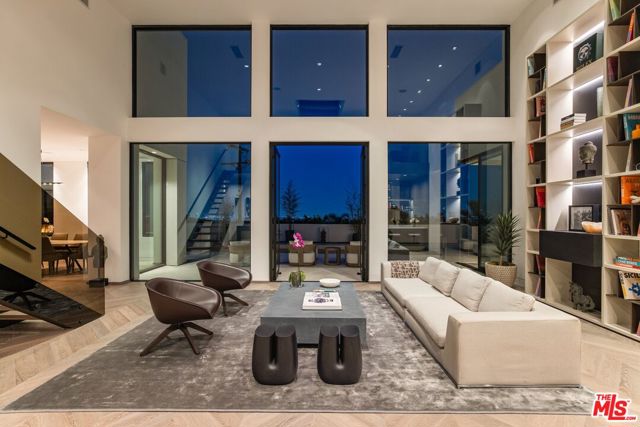 9405 Sierra Mar Place, Los Angeles CA: https://media.crmls.org/mediaz/5b3fbafe-bcce-4f27-b175-b603cd826780.jpg