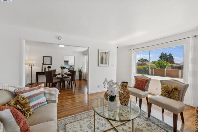 14886 Wake Ave, San Leandro CA: https://media.crmls.org/mediaz/5b402f29-6687-42be-8ffa-707035cdd0e4.jpg