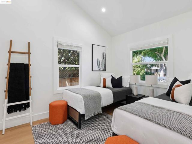 1612 Carleton St, Berkeley CA: https://media.crmls.org/mediaz/5b411ea1-3225-40c7-9ceb-cb0c7644a4e5.jpg