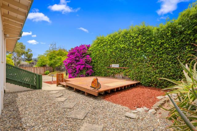 7 Setter Place, Monterey CA: https://media.crmls.org/mediaz/5b41af0e-1318-4fc7-9ec2-70cda1338cf1.jpg