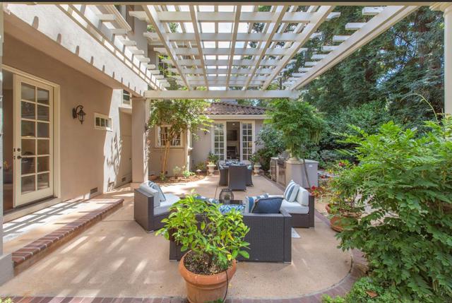 158 Seminary Drive, Menlo Park CA: https://media.crmls.org/mediaz/5b41b8fb-583c-4ac0-aa6d-ec9e82182bb5.jpg