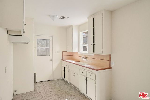 15063 Oro Grande Street photo 8