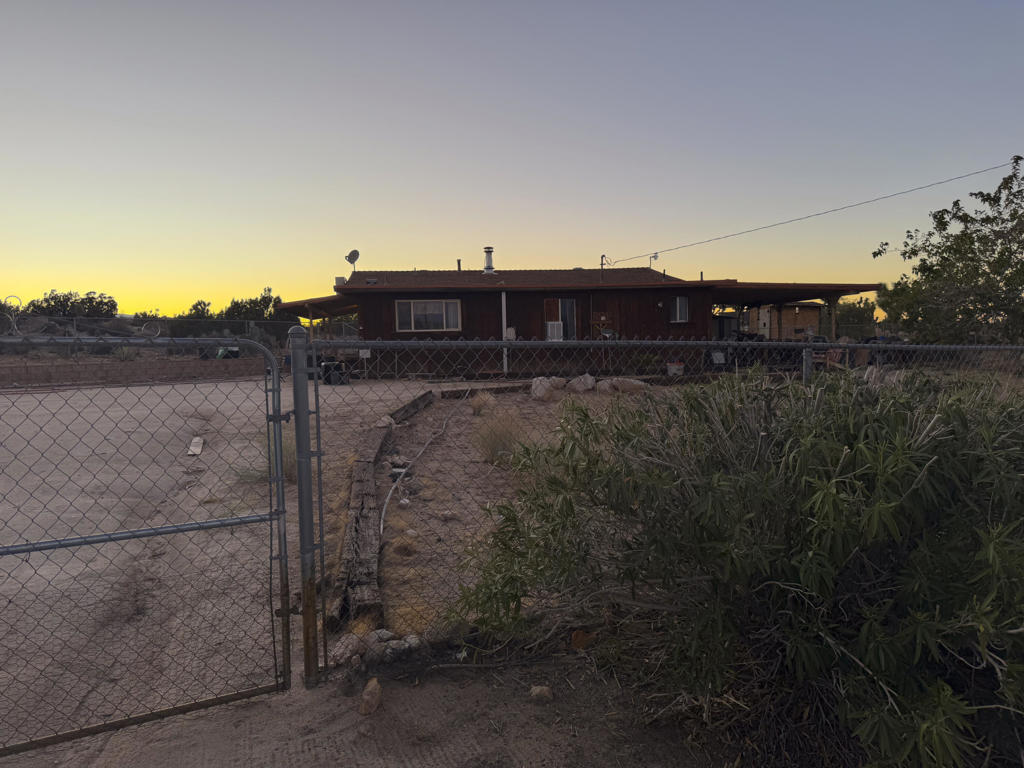 https://media.crmls.org/mediaz/5b41c5d9-8028-44d2-abb8-86caf55edd15.jpg?preset=X-Large