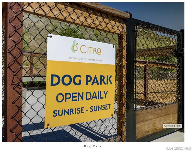 35111 Cooper Pl, Fallbrook CA: https://media.crmls.org/mediaz/5b426b13-8bea-412f-bccc-e5d1d5e6e24b.jpg