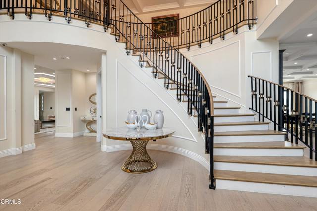 780 Greenridge Drive, La Canada Flintridge CA: https://media.crmls.org/mediaz/5b42cb8b-25bc-44d9-b0b8-b1c72f404403.jpg