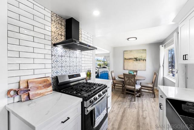 657 Fig St, Chula Vista CA: https://media.crmls.org/mediaz/5b4327e9-f1bb-416f-9b72-df644e0b48e9.jpg