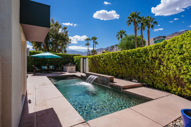 590 N Plaza Amigo, Palm Springs, CA 92262