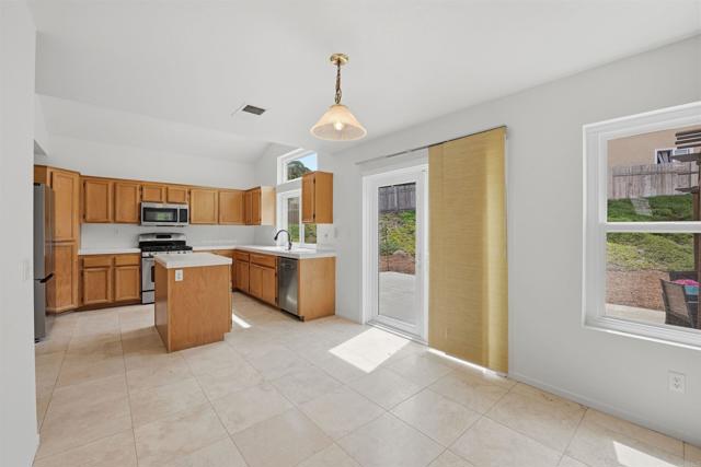 Detail Gallery Image 15 of 31 For 1247 Sunglow, Oceanside,  CA 92057 - 5 Beds | 3 Baths