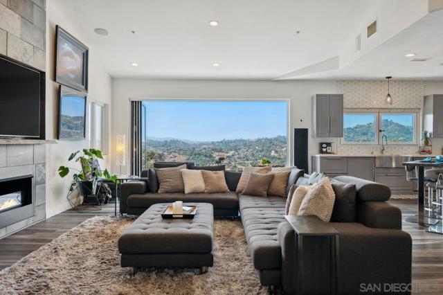 9420 Crest Drive, Spring Valley CA: https://media.crmls.org/mediaz/5b4402b8-d9a5-48e1-9b40-b78aabd14e9e.jpg