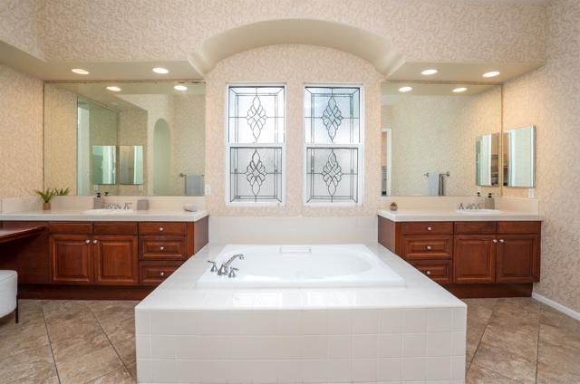 1052 Mountain Ash Ave, Chula Vista CA: https://media.crmls.org/mediaz/5b44339e-144a-4a74-b47c-c0026610e22a.jpg