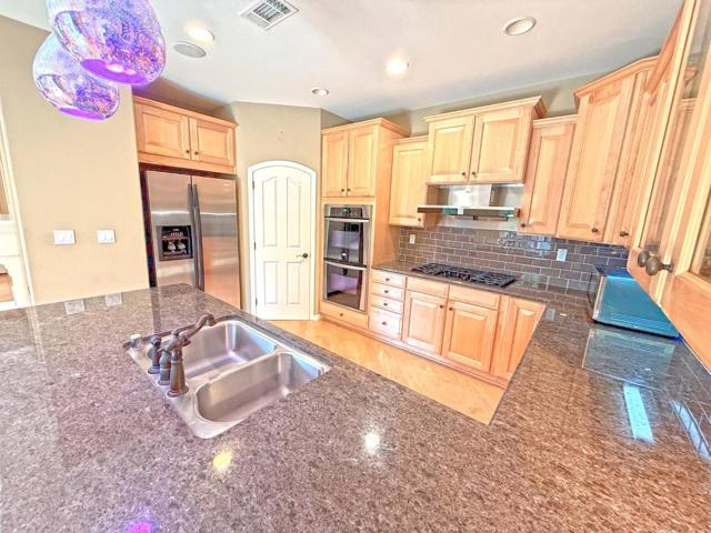 1070 E William Street, San Jose CA: https://media.crmls.org/mediaz/5b44623d-32ec-43c4-be70-39052641f26d.jpg