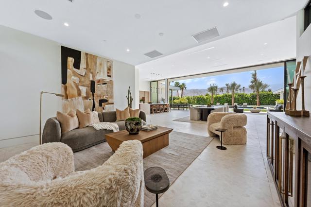 7 Makena Lane, Rancho Mirage CA: https://media.crmls.org/mediaz/5b447c41-e461-47d0-9fe5-4600807431dd.jpg