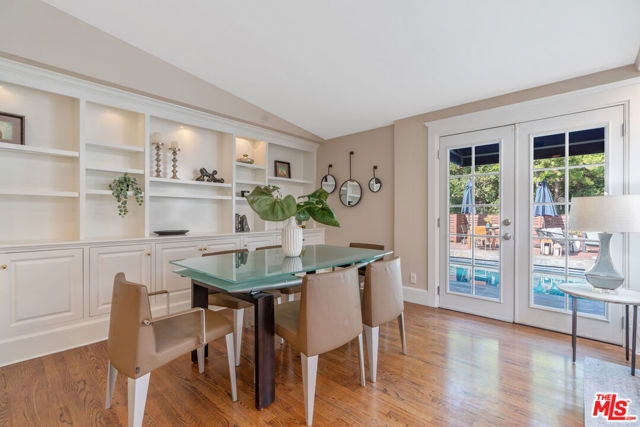 3564 Summerfield Drive, Sherman Oaks CA: https://media.crmls.org/mediaz/5b448a3e-8c64-4b2f-9ce3-9af5ec722d77.jpg