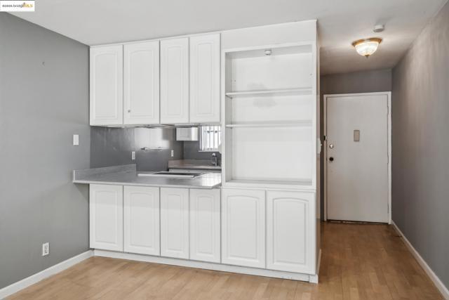 325 Kitty Hawk Rd, Alameda CA: https://media.crmls.org/mediaz/5b449d25-a9d3-4ec0-9938-1822f938dbb3.jpg