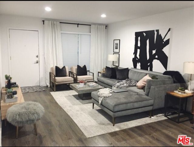 400 S Mariposa Avenue, Los Angeles CA: https://media.crmls.org/mediaz/5b44ea63-2885-4af0-97e0-cc2eb1509b0d.jpg