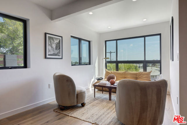 3404 Glenalbyn Drive, Los Angeles CA: https://media.crmls.org/mediaz/5b45f294-6e16-4d68-ad9d-8b12988030e2.jpg