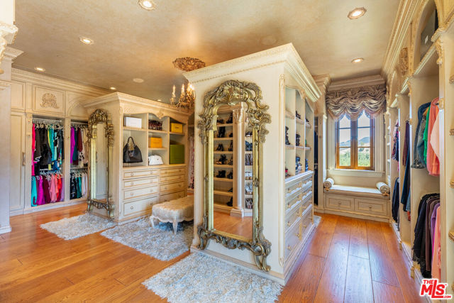 25305 Prado De La Felicidad, Calabasas CA: https://media.crmls.org/mediaz/5b4627ec-3293-4b28-bb3f-c12f4f1d69a6.jpg