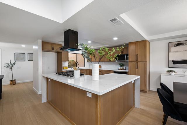 4 Maximo Way, Palm Desert CA: https://media.crmls.org/mediaz/5b466d4f-c5ae-4fb9-84ab-504055239d23.jpg