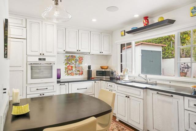 308 Sunset Drive, Encinitas CA: https://media.crmls.org/mediaz/5b48722a-4834-4c04-97fa-17d159f3fad6.jpg