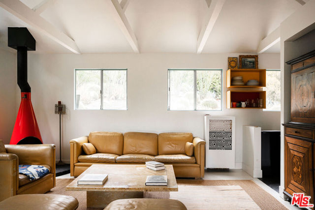 4078 Mandeville Canyon Rd. Road, Los Angeles CA: https://media.crmls.org/mediaz/5b48fe69-024b-4355-bbd5-ee1d92137f05.jpg