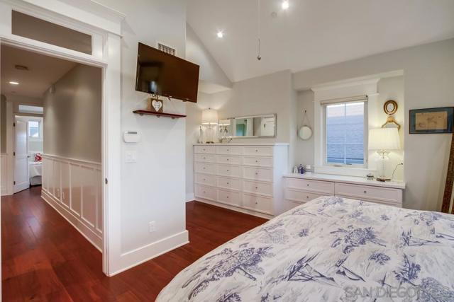 240 B Avenue, Coronado CA: https://media.crmls.org/mediaz/5b4a365a-f52a-430c-9f07-577702e41591.jpg