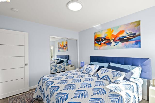 Image 31 of 49 For 271 Montana St