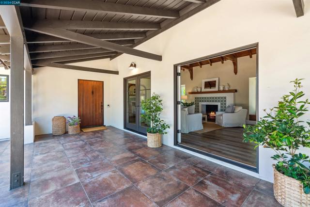 Image 3 of 42 For 850 Las Trampas Rd