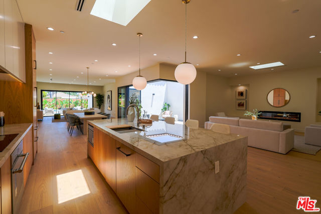 4936 Coolidge Avenue, Culver City CA: https://media.crmls.org/mediaz/5b4b0a3e-e293-4256-bd47-e8f52f467db1.jpg