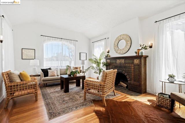 Image 8 of 54 For 3233 Ardley Ave