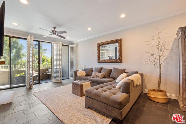 8455 Fountain Avenue, West Hollywood CA: https://media.crmls.org/mediaz/5b4b29ab-70c5-4b70-957c-a69616ecd22f.jpg