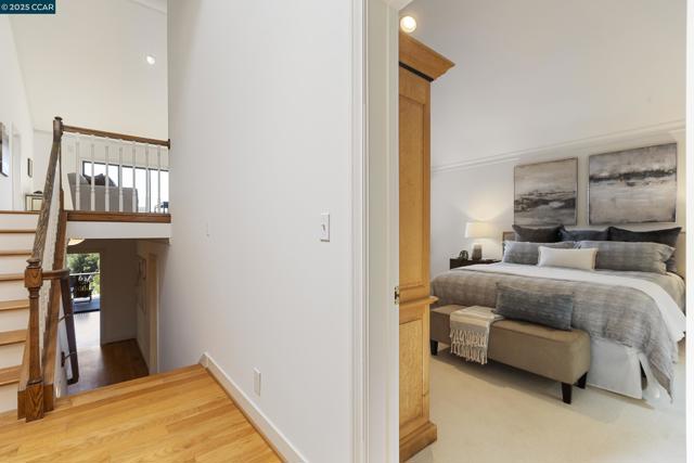 25 Watchwood Ct, Orinda CA: https://media.crmls.org/mediaz/5b4b78d6-68b5-43e5-9ea3-fe89dab4181b.jpg