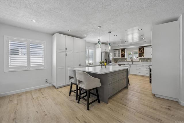 Detail Gallery Image 5 of 38 For 3925 Linmar Ln, Carlsbad,  CA 92008 - 3 Beds | 2 Baths