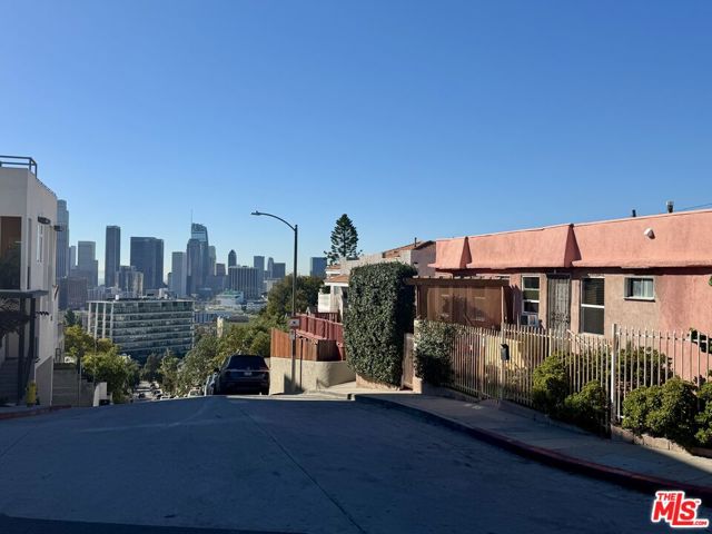 1126 White Knoll Drive, Los Angeles CA: https://media.crmls.org/mediaz/5b4bf552-3974-4b2d-b0f0-90f243fcfa9f.jpg