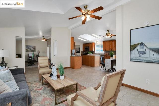 4985 Bixler Road, Byron CA: https://media.crmls.org/mediaz/5b4c0945-335c-4d95-aaba-06fcf8100bfe.jpg