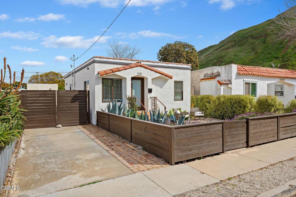 225 E Warner Street, Ventura, CA 93001
