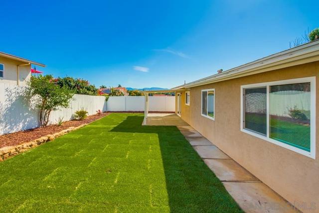 950 Funquest Dr, Fallbrook CA: https://media.crmls.org/mediaz/5b4c5bf5-1024-4b5c-a2cc-2c6d7f2ac038.jpg