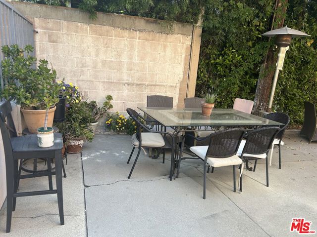 1022 N Croft Avenue, Los Angeles CA: https://media.crmls.org/mediaz/5b4c7ec8-421a-4daf-9e00-ddf03ebe3e31.jpg