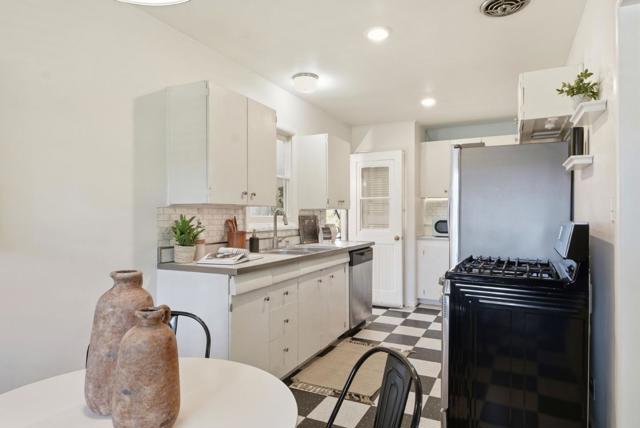 Image 10 of 31 For 240 Sawyer Street