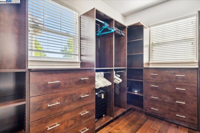 4875 Thorndike Ln, Dublin CA: https://media.crmls.org/mediaz/5b4cc253-30e4-45fa-8f18-db571b09f06c.jpg
