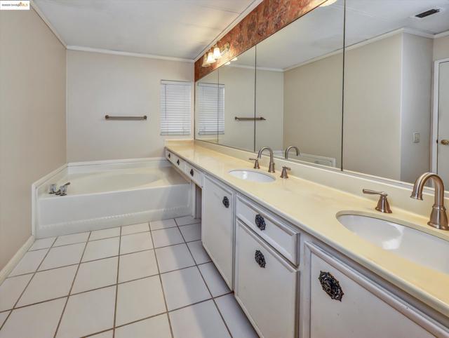 29064 MENDEZ RD, Hayward CA: https://media.crmls.org/mediaz/5b4d3afa-5464-4474-b850-7857be688d8b.jpg
