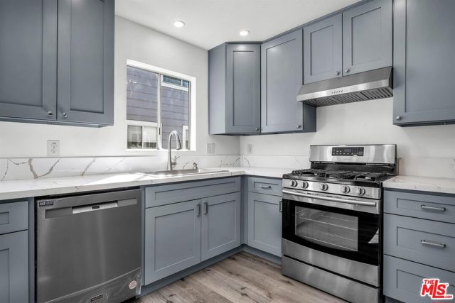 13340 Burbank Boulevard, Sherman Oaks CA: https://media.crmls.org/mediaz/5b4d830a-ed32-49f9-8dcd-d0b52fd39fb8.jpg