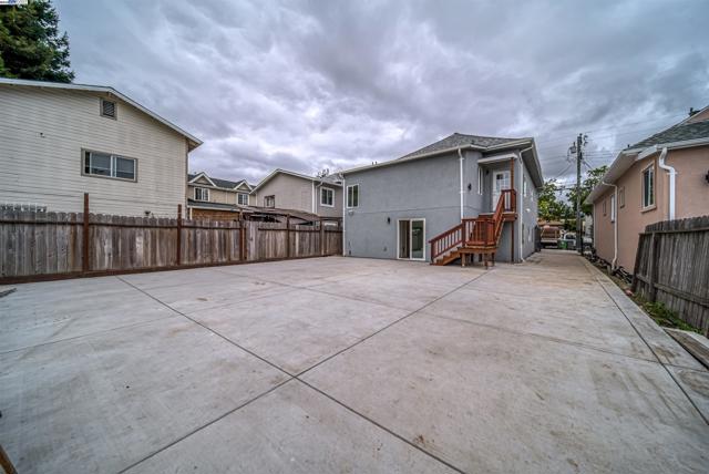 3031 Logan St, Oakland CA: https://media.crmls.org/mediaz/5b4d8b3b-8d1d-49f1-9bd1-2634d2fa2834.jpg