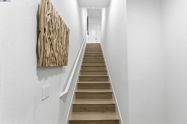 1660 Clement Avenue, Alameda CA: https://media.crmls.org/mediaz/5b4d9ed2-9a4e-4c66-bba1-7865cbe4b9f3.jpg