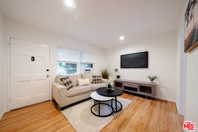 823 Highland Avenue, Glendale CA: https://media.crmls.org/mediaz/5b4dd79f-f074-473b-a065-5ead893d2630.jpg