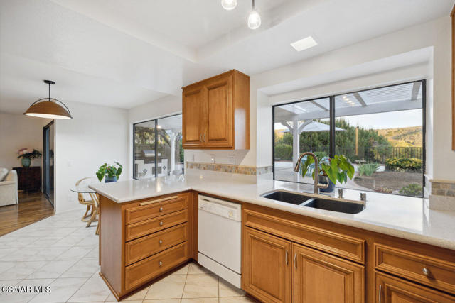 6690 Oak Springs Drive, Oak Park CA: https://media.crmls.org/mediaz/5b4e4a09-8f95-472c-b805-901117b54dde.jpg