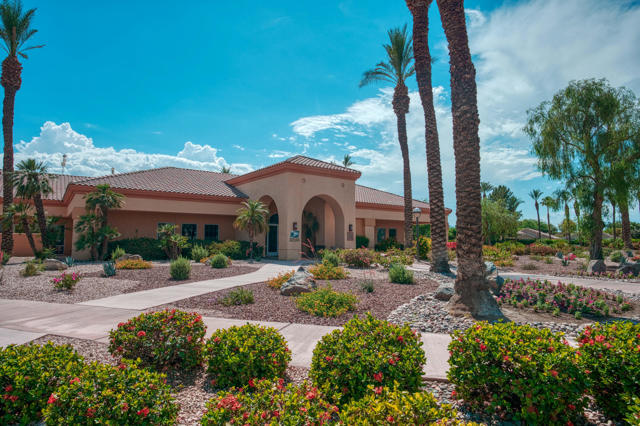 37395 Purple Shadow Road, Palm Desert CA: https://media.crmls.org/mediaz/5b4eb10e-35fc-45e4-a6c7-0c82b33378a5.jpg