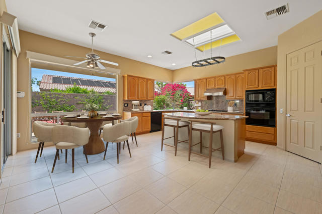 36411 Tallowood Drive, Palm Desert CA: https://media.crmls.org/mediaz/5b4ec9f7-6814-491b-93e4-9ec55380e75a.jpg