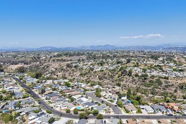 7912 Blue Jay Place, San Diego CA: https://media.crmls.org/mediaz/5b4ee124-06de-4cd0-a5dc-695fd507a920.jpg