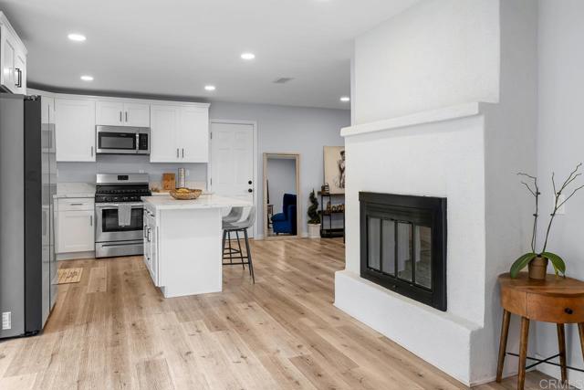 Detail Gallery Image 8 of 56 For 2442 Sunflower, Vista,  CA 92083 - 3 Beds | 2 Baths